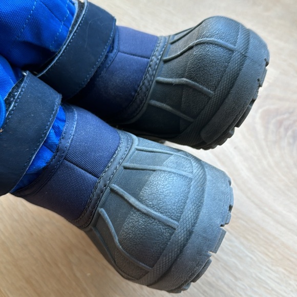 Columbia Unisex-Child Powderbug Plus Ii Snow Boot Collegiate Navy, Chili - Picture 8 of 11